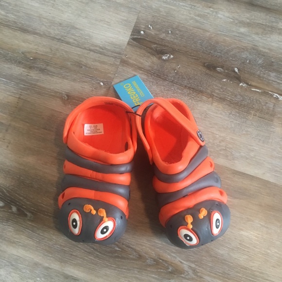 caterpillar clogs